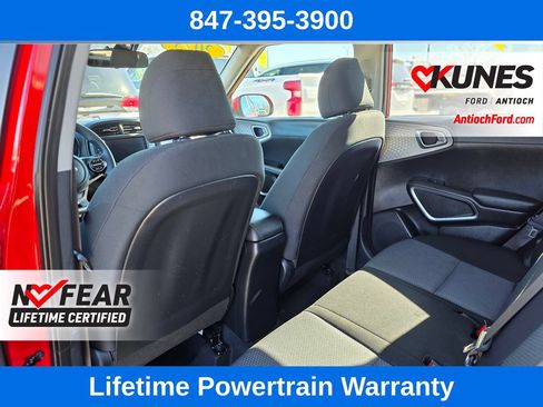 Used 2025 Kia Soul LX w/ LX Technology Package FWD image 20