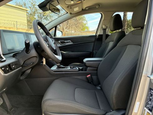 Used 2025 Kia Sportage LX image 27
