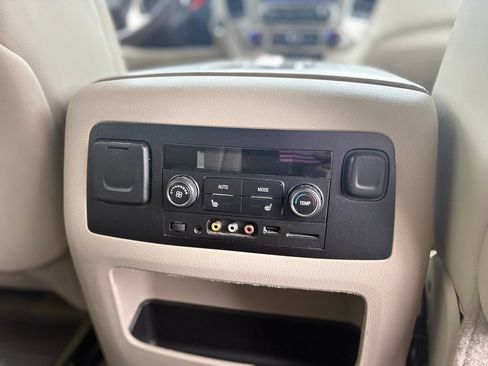 Used 2015 GMC Yukon XL Denali w/ Premium Package AWD/4WD image 33