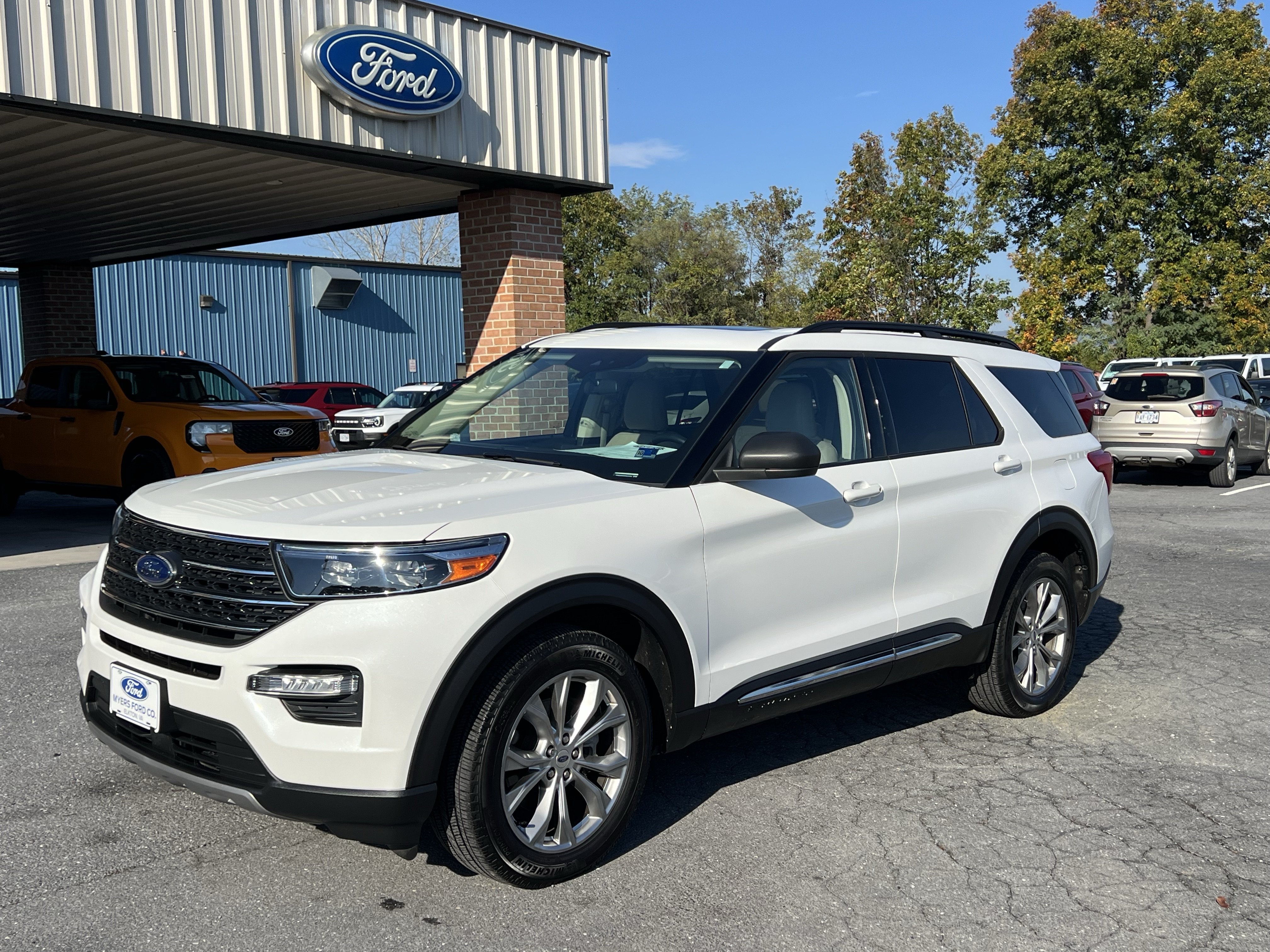 Used 2024 Ford Explorer XLT w/ Equipment Group 202A AWD/4WD image 2