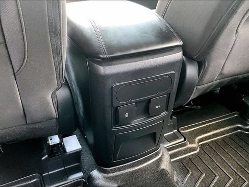Used 2023 Ford Explorer XLT RWD image 11
