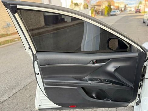 Used 2020 Toyota Camry SE image 16