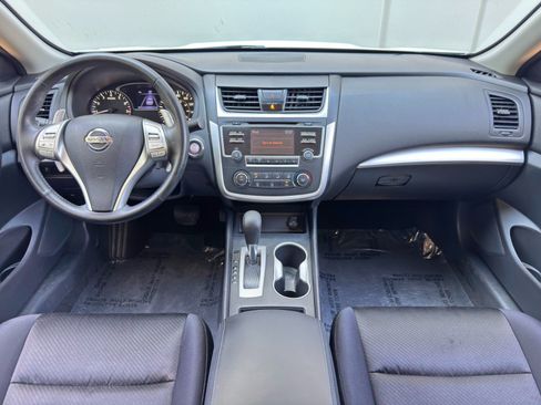 Used 2016 Nissan Altima 2.5 SR w/ LED Appearance Package FWD image 11