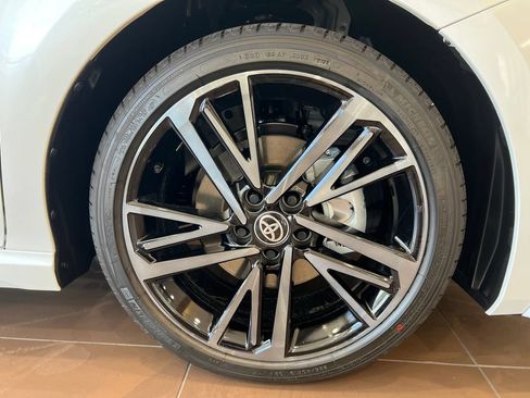 New 2026 Toyota Camry Hybrid FWD image 11