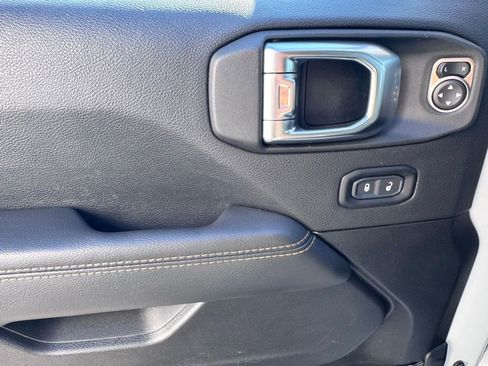 Used 2021 Jeep Wrangler Unlimited Sahara image 9