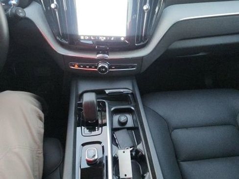 Certified 2025 Volvo XC60 B5 Plus image 14
