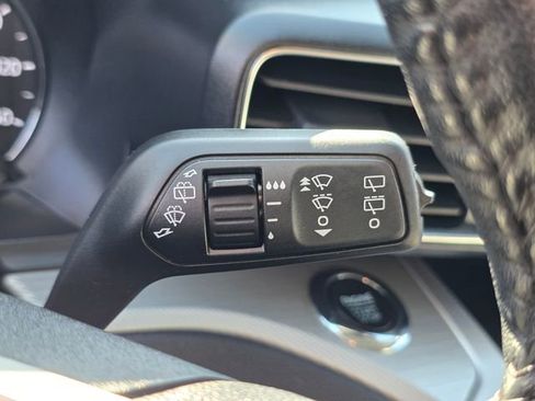 Used 2022 Ford Explorer XLT image 36