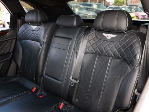 Used 2018 Bentley Bentayga AWD/4WD image 11