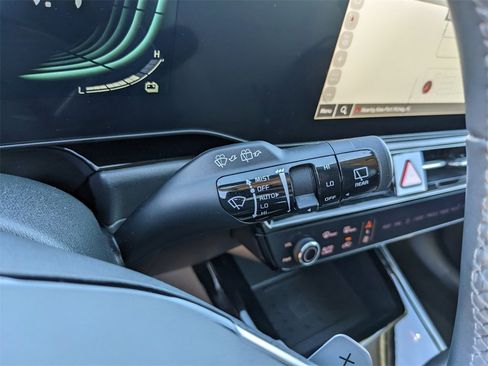 Certified 2024 Kia Niro EX Touring image 34