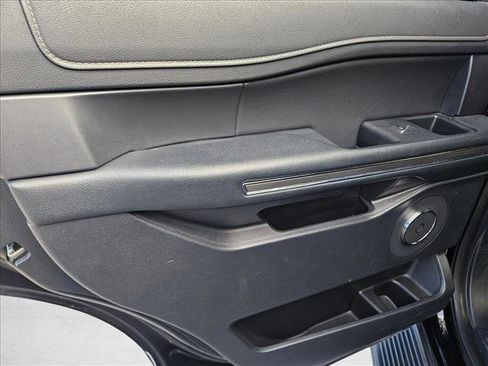 Used 2024 Ford Expedition XLT image 12