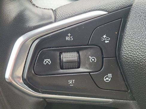 Used 2024 Chevrolet Trax LT w/ Sunroof Package FWD image 23
