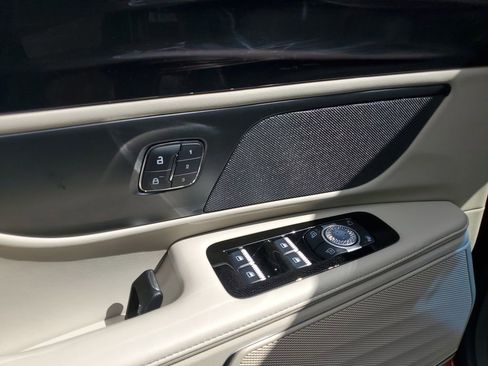 Certified 2024 Lincoln Nautilus Premier image 17