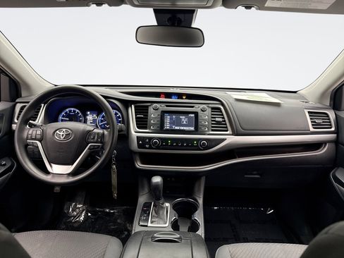 Used 2019 Toyota Highlander LE FWD image 14