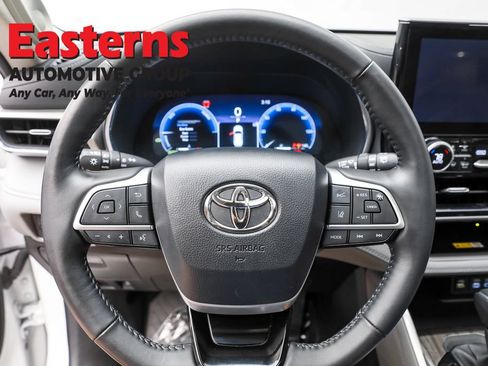 Used 2024 Toyota Highlander Platinum AWD/4WD image 10