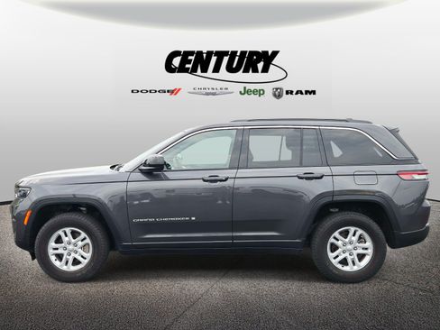 Used 2025 Jeep Grand Cherokee Laredo w/ Luxury Tech Group I AWD/4WD image 7