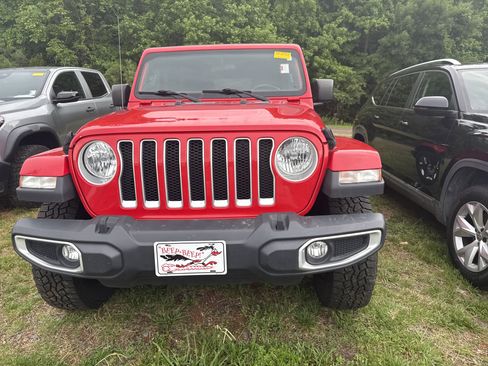 Used 2020 Jeep Wrangler Unlimited Sahara AWD/4WD image 2