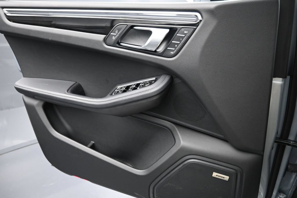 Certified 2026 Porsche Macan AWD/4WD image 24