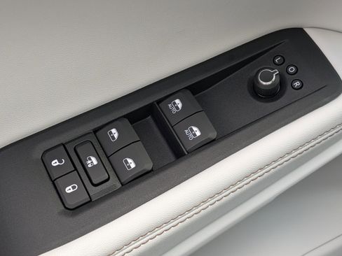 New 2026 Jeep Cherokee Limited image 19