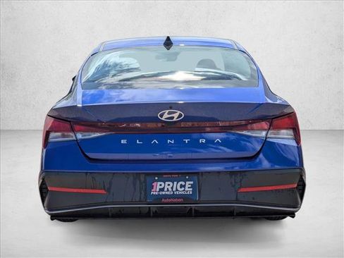 Used 2024 Hyundai Elantra SE image 6