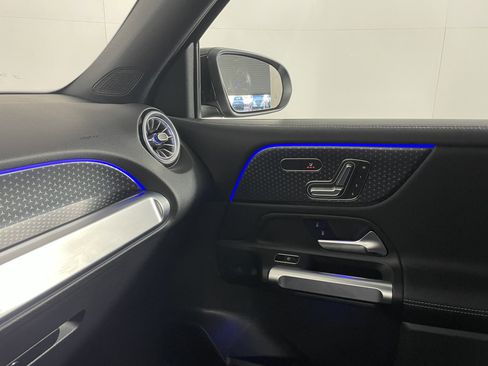 Used 2025 Mercedes-Benz GLB 250 image 12