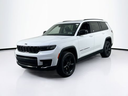 Used 2023 Jeep Grand Cherokee L Laredo image 1