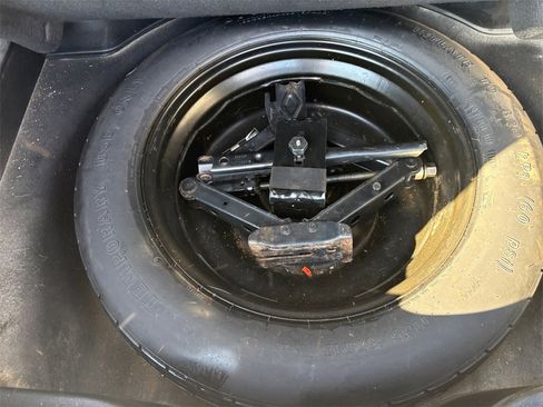 Used 2019 Jeep Cherokee Latitude w/ Popular Appearance Group image 19