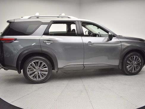 Used 2022 Nissan Pathfinder SL w/ SL Premium Package AWD/4WD image 4
