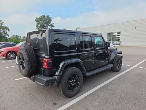 Used 2021 Jeep Wrangler Unlimited Sahara AWD/4WD image 3