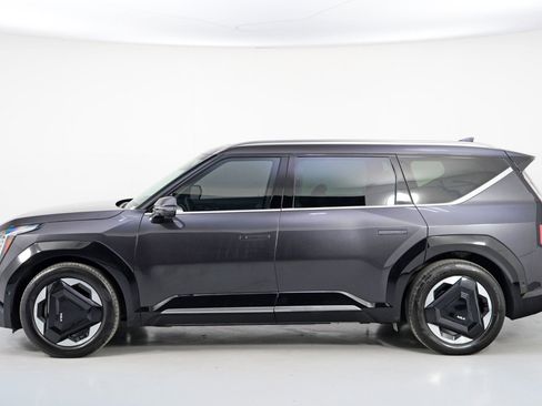 Used 2024 Kia EV9 Land image 53