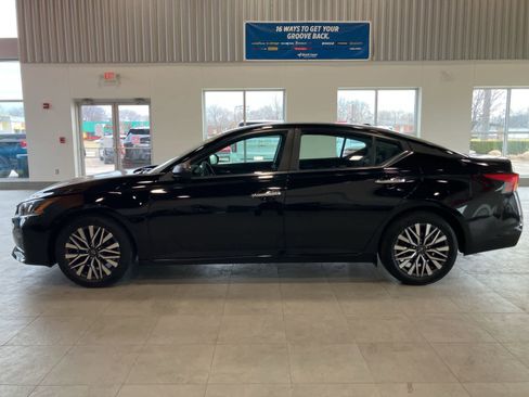 Used 2025 Nissan Altima 2.5 SV image 8