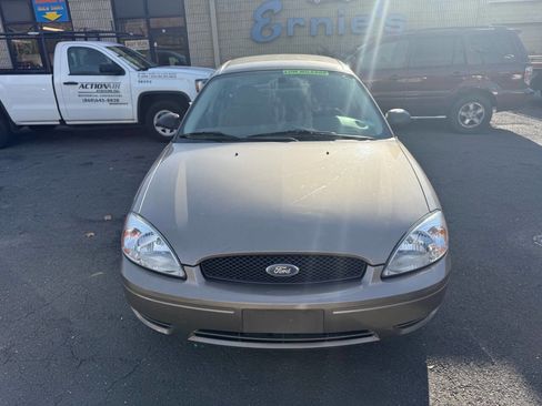 Used 2005 Ford Taurus SE image 3