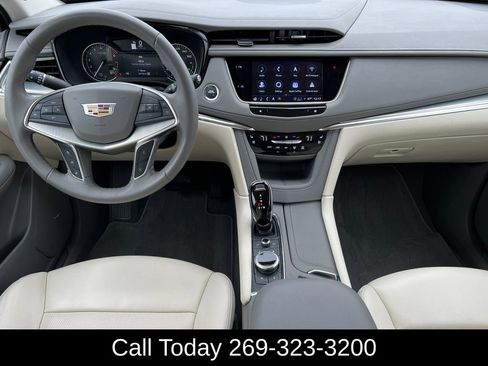 Used 2023 Cadillac XT5 Premium Luxury image 4