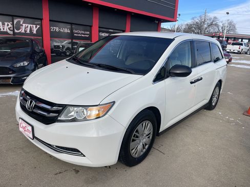 Used 2015 Honda Odyssey LX image 1