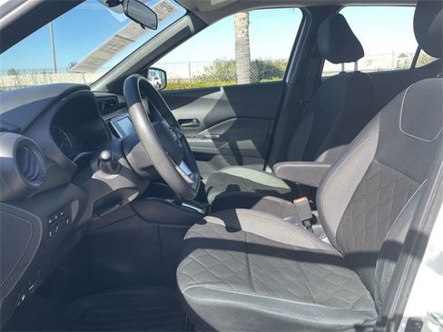 Used 2020 Nissan Kicks S image 18