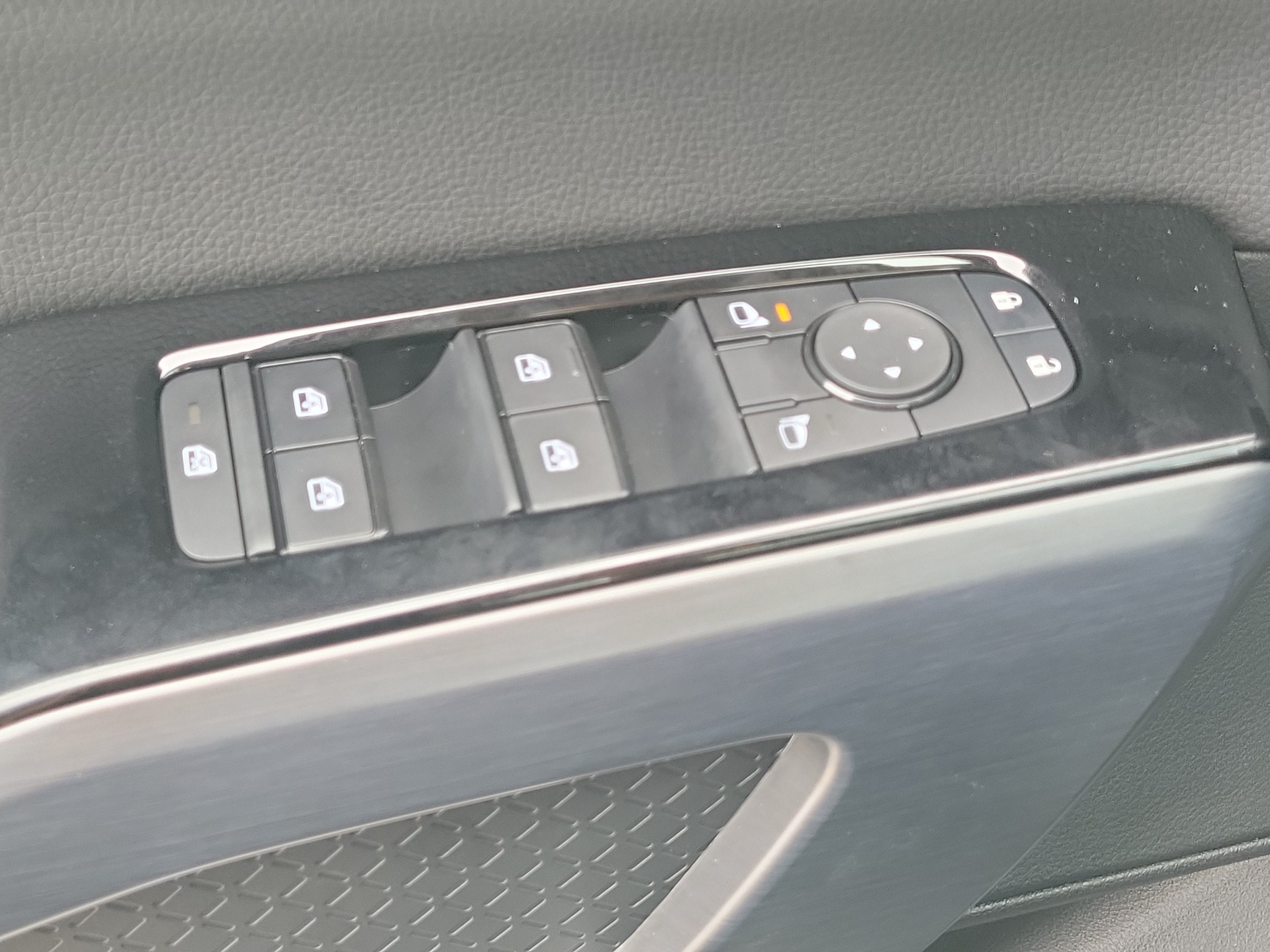 New 2026 Nissan Pathfinder SL FWD image 32
