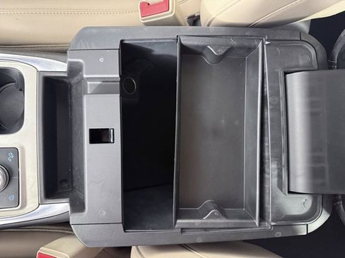 Used 2022 Ford Explorer XLT w/ Equipment Group 202A image 19