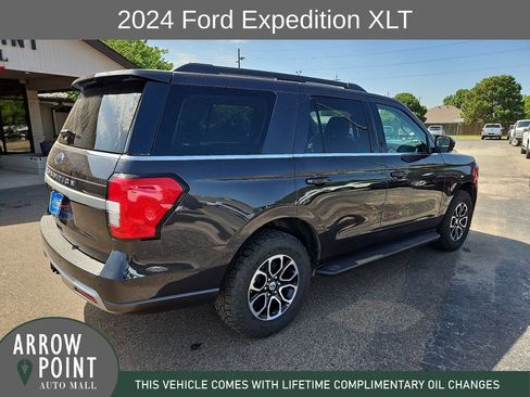 Used 2024 Ford Expedition XLT AWD/4WD image 12