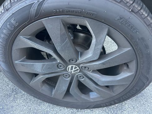 Used 2024 Volkswagen Taos SE image 16