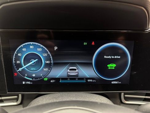 Used 2023 Hyundai Elantra Limited w/ Preferred Accessory Package image 15