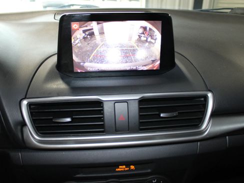 Used 2017 MAZDA MAZDA3 Sport image 24