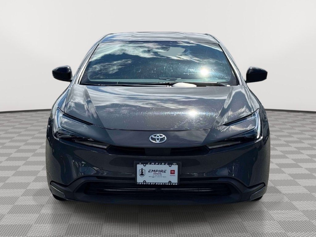 Used 2025 Toyota Prius LE FWD image 2