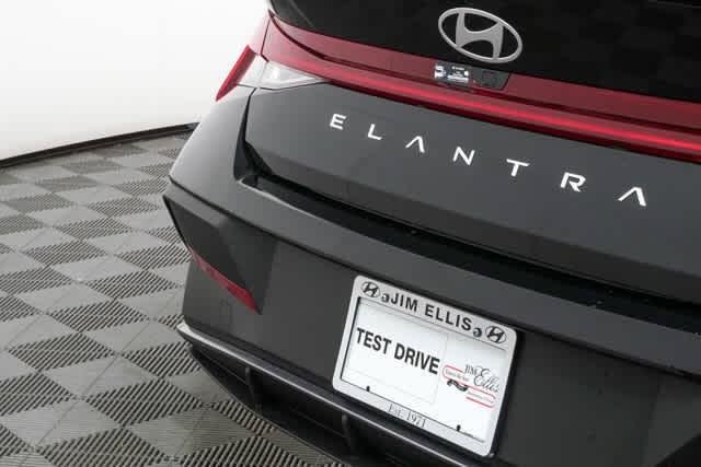 New 2026 Hyundai Elantra SEL FWD image 17