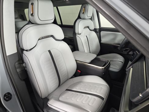 Used 2023 Rivian R1S Launch Edition AWD/4WD image 24