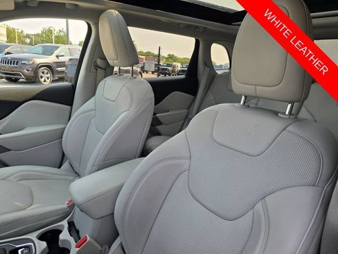 Used 2020 Jeep Cherokee Latitude Lux w/ Comfort/Convenience Group AWD/4WD image 6