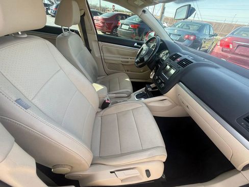 Used 2010 Volkswagen Jetta Limited Edition image 17