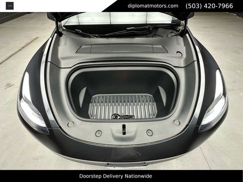 Used 2025 Tesla Model Y Long Range image 40