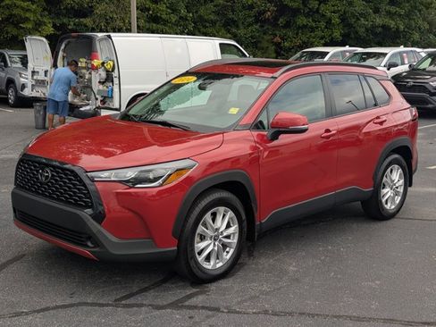 Used 2024 Toyota Corolla Cross LE w/ Moonroof Package image 3