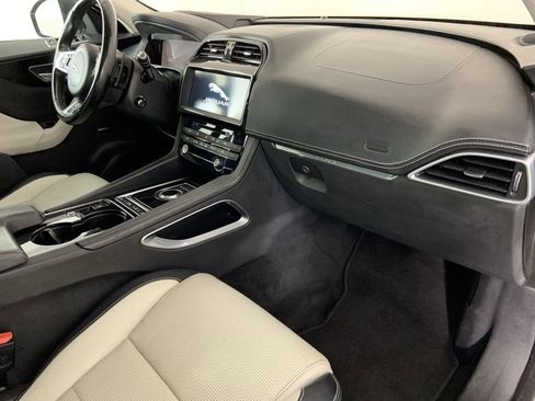 Used 2017 Jaguar F-PACE R-Sport image 30