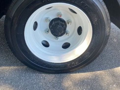 Used 2024 Isuzu NPR image 29