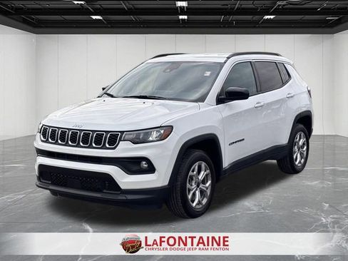 Used 2025 Jeep Compass Latitude image 1